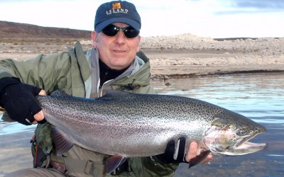 LAGO STROBEL – TRUCHAS GIGANTES EN LAS OLAS