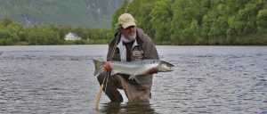 Pesca del salmón atlántico en el Río Reisa, Noruega