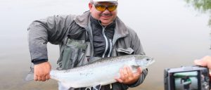 Pesca de Salmón a Mosca en el Río Drozdovka, Península de Kola, Rusia